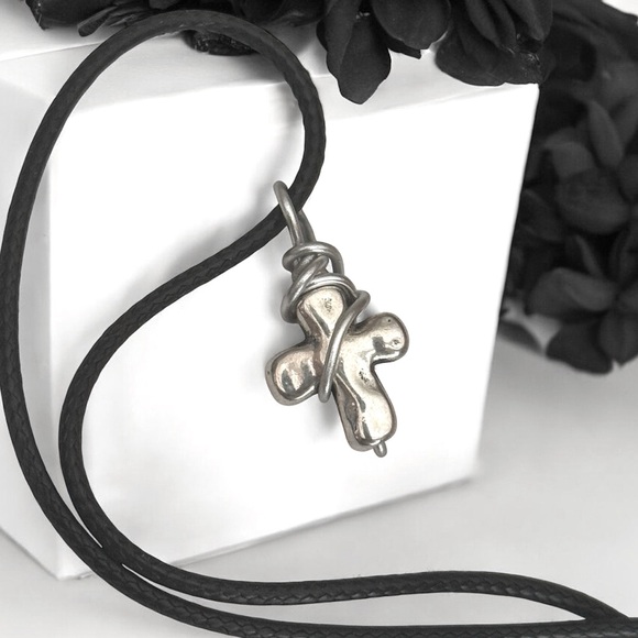Fashion Jewelry Jewelry - 5 For $25💫Alternative Small Silver Cross Pendant